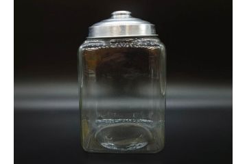 アンティーク雑貨　当時物　デッドストック　アルミ蓋　レトロな雰囲気を醸し出すガラス瓶3個セット(角型、角瓶、キャニスター、ガラスビン、菓子瓶、硝子、フタ付き)(R-075869)