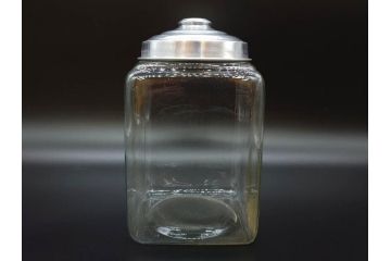 アンティーク雑貨　当時物　デッドストック　アルミ蓋　レトロな雰囲気を醸し出すガラス瓶3個セット(角型、角瓶、キャニスター、ガラスビン、菓子瓶、硝子、フタ付き)(R-075869)