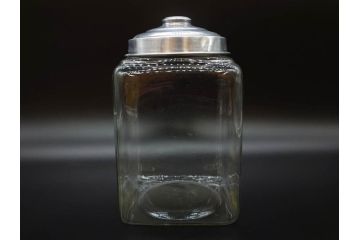 アンティーク雑貨　当時物　デッドストック　アルミ蓋　レトロな雰囲気を醸し出すガラス瓶3個セット(角型、角瓶、キャニスター、ガラスビン、菓子瓶、硝子、フタ付き)(R-075869)