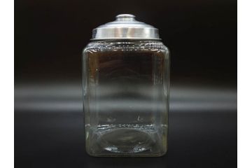 アンティーク雑貨　当時物　デッドストック　アルミ蓋　レトロな雰囲気を醸し出すガラス瓶3個セット(角型、角瓶、キャニスター、ガラスビン、菓子瓶、硝子、フタ付き)(R-075869)