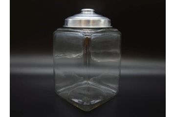 アンティーク雑貨　当時物　デッドストック　アルミ蓋　レトロな雰囲気を醸し出すガラス瓶3個セット(角型、角瓶、キャニスター、ガラスビン、菓子瓶、硝子、フタ付き)(R-075869)