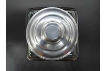アンティーク雑貨　当時物　デッドストック　アルミ蓋　レトロな雰囲気を醸し出すガラス瓶3個セット(角型、角瓶、キャニスター、ガラスビン、菓子瓶、硝子、フタ付き)(R-075870)