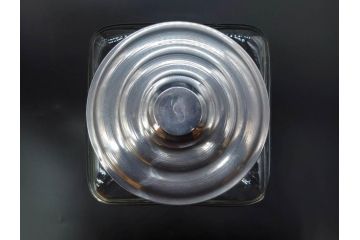 アンティーク雑貨　当時物　デッドストック　アルミ蓋　レトロな雰囲気を醸し出すガラス瓶3個セット(角型、角瓶、キャニスター、ガラスビン、菓子瓶、硝子、フタ付き)(R-075870)