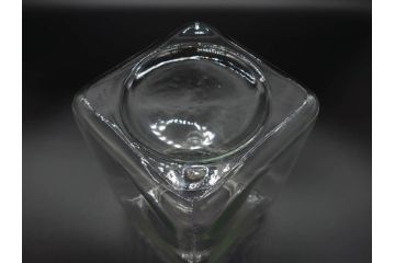 アンティーク雑貨　当時物　デッドストック　アルミ蓋　レトロな雰囲気を醸し出すガラス瓶3個セット(角型、角瓶、キャニスター、ガラスビン、菓子瓶、硝子、フタ付き)(R-075870)