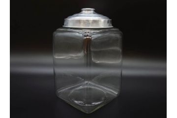 アンティーク雑貨　当時物　デッドストック　アルミ蓋　レトロな雰囲気を醸し出すガラス瓶3個セット(角型、角瓶、キャニスター、ガラスビン、菓子瓶、硝子、フタ付き)(R-075870)