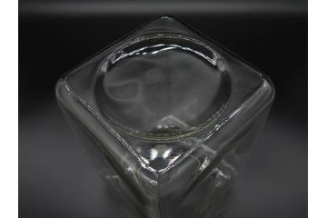 アンティーク雑貨　当時物　デッドストック　アルミ蓋　レトロな雰囲気を醸し出すガラス瓶3個セット(角型、角瓶、キャニスター、ガラスビン、菓子瓶、硝子、フタ付き)(R-075870)