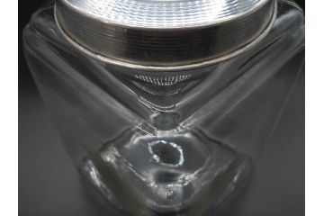 アンティーク雑貨　当時物　デッドストック　アルミ蓋　大・小　お洒落なディスプレイが叶うレトロなガラス瓶2個セット(角型、角瓶、キャニスター、ガラスビン、菓子瓶、硝子、フタ付き)(R-075871)