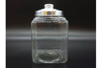 アンティーク雑貨　当時物　デッドストック　アルミ蓋　レトロな雰囲気を醸し出すガラス瓶3個セット(角型、角瓶、キャニスター、ガラスビン、菓子瓶、硝子、フタ付き)(R-075872)