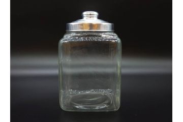 アンティーク雑貨　当時物　デッドストック　アルミ蓋　レトロな雰囲気を醸し出すガラス瓶3個セット(角型、角瓶、キャニスター、ガラスビン、菓子瓶、硝子、フタ付き)(R-075872)