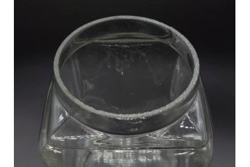 アンティーク雑貨　当時物　デッドストック　アルミ蓋　レトロな雰囲気を醸し出すガラス瓶3個セット(角型、角瓶、キャニスター、ガラスビン、菓子瓶、硝子、フタ付き)(R-075872)