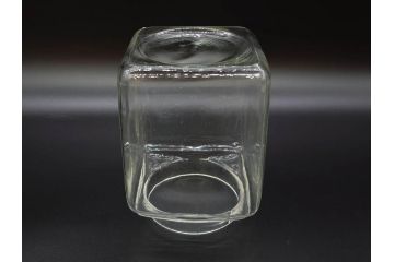 アンティーク雑貨　当時物　デッドストック　アルミ蓋　レトロな雰囲気を醸し出すガラス瓶3個セット(角型、角瓶、キャニスター、ガラスビン、菓子瓶、硝子、フタ付き)(R-075872)
