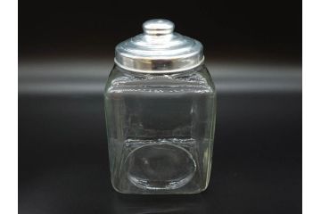 アンティーク雑貨　当時物　デッドストック　アルミ蓋　レトロな雰囲気を醸し出すガラス瓶3個セット(角型、角瓶、キャニスター、ガラスビン、菓子瓶、硝子、フタ付き)(R-075872)