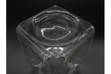 アンティーク雑貨　当時物　デッドストック　アルミ蓋　レトロな雰囲気を醸し出すガラス瓶3個セット(角型、角瓶、キャニスター、ガラスビン、菓子瓶、硝子、フタ付き)(R-075872)