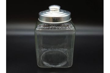 アンティーク雑貨　当時物　デッドストック　アルミ蓋　レトロな雰囲気を醸し出すガラス瓶3個セット(角型、角瓶、キャニスター、ガラスビン、菓子瓶、硝子、フタ付き)(R-075873)