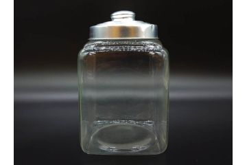 アンティーク雑貨　当時物　デッドストック　アルミ蓋　レトロな雰囲気を醸し出すガラス瓶3個セット(角型、角瓶、キャニスター、ガラスビン、菓子瓶、硝子、フタ付き)(R-075873)