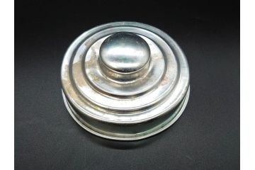 アンティーク雑貨　当時物　デッドストック　アルミ蓋　レトロな雰囲気を醸し出すガラス瓶3個セット(角型、角瓶、キャニスター、ガラスビン、菓子瓶、硝子、フタ付き)(R-075873)