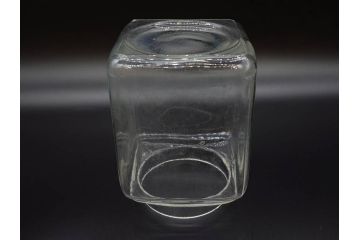 アンティーク雑貨　当時物　デッドストック　アルミ蓋　レトロな雰囲気を醸し出すガラス瓶3個セット(角型、角瓶、キャニスター、ガラスビン、菓子瓶、硝子、フタ付き)(R-075873)