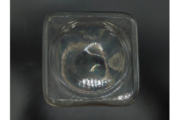 アンティーク雑貨　当時物　デッドストック　アルミ蓋　レトロな雰囲気を醸し出すガラス瓶3個セット(角型、角瓶、キャニスター、ガラスビン、菓子瓶、硝子、フタ付き)(R-075873)