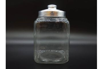 アンティーク雑貨　当時物　デッドストック　アルミ蓋　レトロな雰囲気を醸し出すガラス瓶3個セット(角型、角瓶、キャニスター、ガラスビン、菓子瓶、硝子、フタ付き)(R-075874)
