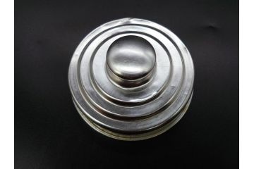 アンティーク雑貨　当時物　デッドストック　アルミ蓋　レトロな雰囲気を醸し出すガラス瓶3個セット(角型、角瓶、キャニスター、ガラスビン、菓子瓶、硝子、フタ付き)(R-075874)