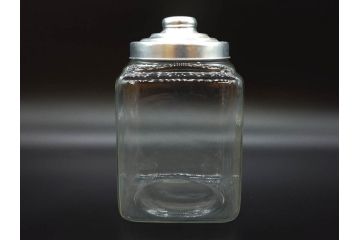 アンティーク雑貨　当時物　デッドストック　アルミ蓋　レトロな雰囲気を醸し出すガラス瓶3個セット(角型、角瓶、キャニスター、ガラスビン、菓子瓶、硝子、フタ付き)(R-075874)