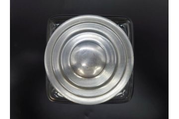 アンティーク雑貨　当時物　デッドストック　アルミ蓋　レトロな雰囲気を醸し出すガラス瓶3個セット(角型、角瓶、キャニスター、ガラスビン、菓子瓶、硝子、フタ付き)(R-075874)