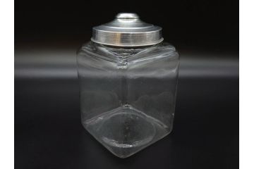 アンティーク雑貨　当時物　デッドストック　アルミ蓋　レトロな雰囲気を醸し出すガラス瓶2個セット(角型、角瓶、キャニスター、ガラスビン、菓子瓶、硝子、フタ付き)(R-075875)