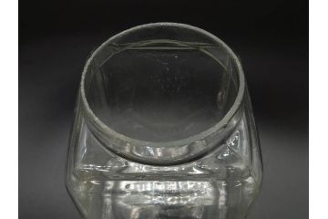 アンティーク雑貨　当時物　デッドストック　アルミ蓋　レトロな雰囲気を醸し出すガラス瓶2個セット(角型、角瓶、キャニスター、ガラスビン、菓子瓶、硝子、フタ付き)(R-075875)