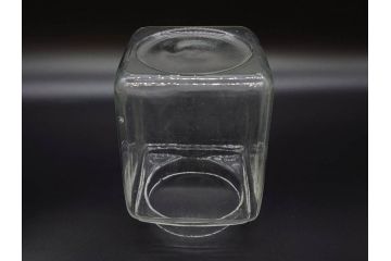 アンティーク雑貨　当時物　デッドストック　アルミ蓋　レトロな雰囲気を醸し出すガラス瓶2個セット(角型、角瓶、キャニスター、ガラスビン、菓子瓶、硝子、フタ付き)(R-075875)