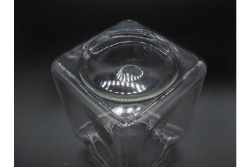 アンティーク雑貨　当時物　デッドストック　アルミ蓋　レトロな雰囲気を醸し出すガラス瓶2個セット(角型、角瓶、キャニスター、ガラスビン、菓子瓶、硝子、フタ付き)(R-075875)