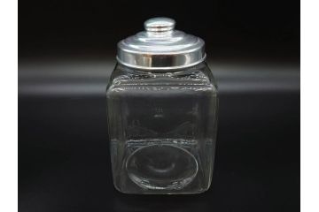 アンティーク雑貨　当時物　デッドストック　アルミ蓋　レトロな雰囲気を醸し出すガラス瓶2個セット(角型、角瓶、キャニスター、ガラスビン、菓子瓶、硝子、フタ付き)(R-075876)