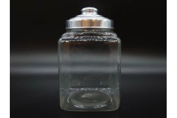 アンティーク雑貨　当時物　デッドストック　アルミ蓋　レトロな雰囲気を醸し出すガラス瓶2個セット(角型、角瓶、キャニスター、ガラスビン、菓子瓶、硝子、フタ付き)(R-075876)