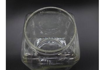 アンティーク雑貨　当時物　デッドストック　アルミ蓋　レトロな雰囲気を醸し出すガラス瓶2個セット(角型、角瓶、キャニスター、ガラスビン、菓子瓶、硝子、フタ付き)(R-075876)