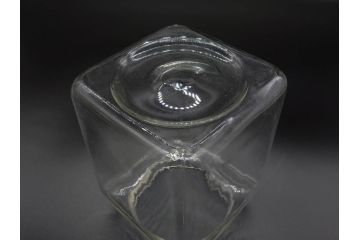 アンティーク雑貨　当時物　デッドストック　アルミ蓋　レトロな雰囲気を醸し出すガラス瓶2個セット(角型、角瓶、キャニスター、ガラスビン、菓子瓶、硝子、フタ付き)(R-075876)