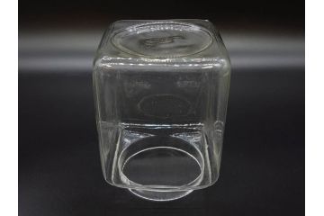 アンティーク雑貨　当時物　デッドストック　アルミ蓋　レトロな雰囲気を醸し出すガラス瓶2個セット(角型、角瓶、キャニスター、ガラスビン、菓子瓶、硝子、フタ付き)(R-075876)