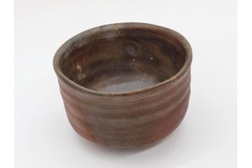 重要無形文化財　人間国宝　山本陶秀　備前焼　約12cm　4寸　深みのある色合いが上品な和の雰囲気を高める茶碗(和食器、抹茶碗、茶道具、茶器、共箱付き、四寸)(R-075878)
