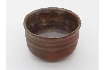 重要無形文化財　人間国宝　山本陶秀　備前焼　約12cm　4寸　深みのある色合いが上品な和の雰囲気を高める茶碗(和食器、抹茶碗、茶道具、茶器、共箱付き、四寸)(R-075878)