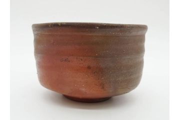重要無形文化財　人間国宝　山本陶秀　備前焼　約12cm　4寸　深みのある色合いが上品な和の雰囲気を高める茶碗(和食器、抹茶碗、茶道具、茶器、共箱付き、四寸)(R-075878)