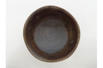 重要無形文化財　人間国宝　山本陶秀　備前焼　約12cm　4寸　深みのある色合いが上品な和の雰囲気を高める茶碗(和食器、抹茶碗、茶道具、茶器、共箱付き、四寸)(R-075878)