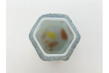 昭和レトロ　戦前　大正　置くだけでお部屋のアクセントになる古いマーブルガラス花瓶2個セット(六角、一輪挿し、花入、花器、硝子)(R-075905)
