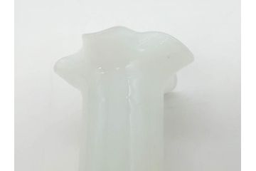 昭和レトロ　戦前　大正　可愛らしいデザインの古いマーブルガラス花瓶2個セット(フリル、色被せ、一輪挿し、花入、花器、硝子、吹きガラス)(R-075906)