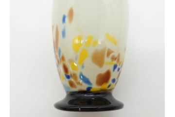 昭和レトロ　戦前　大正　可愛らしいデザインの古いマーブルガラス花瓶2個セット(フリル、色被せ、一輪挿し、花入、花器、硝子、吹きガラス)(R-075906)