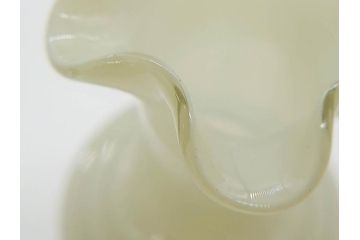 昭和レトロ　戦前　大正　可愛らしいデザインの古いマーブルガラス花瓶2個セット(フリル、色被せ、一輪挿し、花入、花器、硝子、吹きガラス)(R-075906)