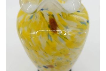 昭和レトロ　戦前　大正　鮮やかな黄色が空間のアクセントになる古いマーブルガラス花瓶(フリル、吹雪、色被せ、一輪挿し、花入、花器、硝子、吹きガラス)(R-075907)