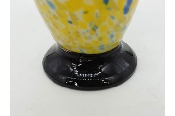 昭和レトロ　戦前　大正　鮮やかな黄色が空間のアクセントになる古いマーブルガラス花瓶(フリル、吹雪、色被せ、一輪挿し、花入、花器、硝子、吹きガラス)(R-075907)