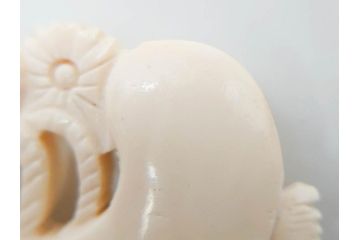 アンティーク　角彫　螺鈿細工　繊細なデザインが和の趣を感じさせる帯留め(鹿角?、勾玉モチーフ、帯締め、着物道具、和装小物、アクセサリー)(R-075909)