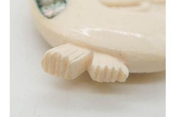 アンティーク　角彫　螺鈿細工　繊細なデザインが和の趣を感じさせる帯留め(鹿角?、勾玉モチーフ、帯締め、着物道具、和装小物、アクセサリー)(R-075909)
