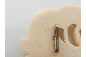 アンティーク　角彫　螺鈿細工　繊細なデザインが和の趣を感じさせる帯留め(鹿角?、勾玉モチーフ、帯締め、着物道具、和装小物、アクセサリー)(R-075909)