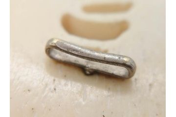 アンティーク　角彫　螺鈿細工　繊細なデザインが和の趣を感じさせる帯留め(鹿角?、勾玉モチーフ、帯締め、着物道具、和装小物、アクセサリー)(R-075909)