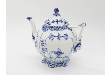ビンテージ　希少　デンマーク　ROYAL COPENHAGEN(ロイヤルコペンハーゲン)　ブルーフルーテッド　フルレース　顔付き　1119　優雅なひとときを演出するティーポット(洋食器)(R-075912)